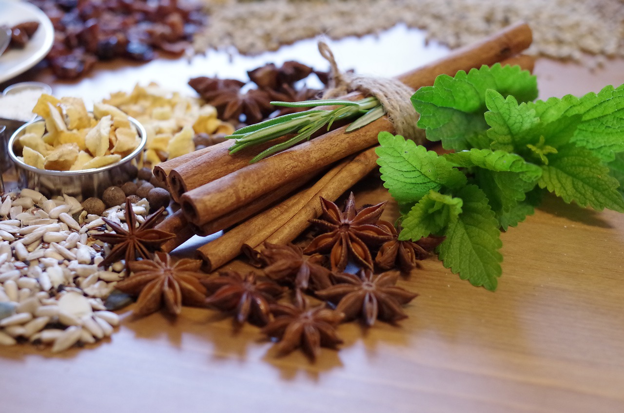 Cinnamon Herbs Pepper Cooking Meal  - Ajale / Pixabay